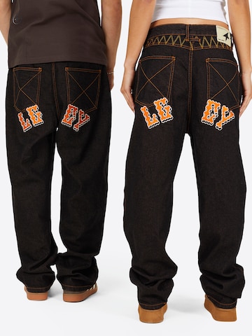 Legacy Studios Loosefit Jeans in Bruin