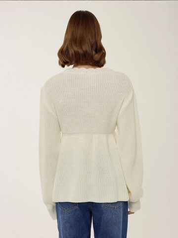 Hiccup - Pullover em branco