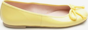 PRETTY BALLERINAS Flats & Loafers in 36 in Yellow: front