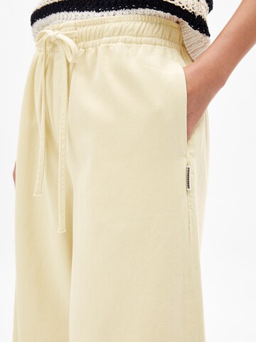 ARMEDANGELS Loosefit Broek in Geel