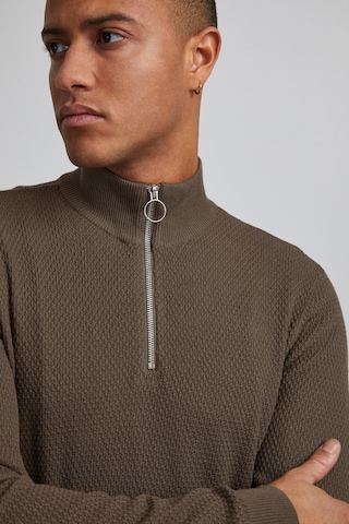 Casual Friday Pullover in Braun