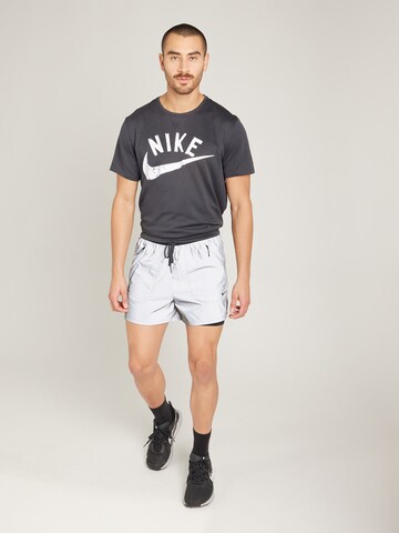 regular Pantaloni sportivi 'Running Division' di NIKE in argento