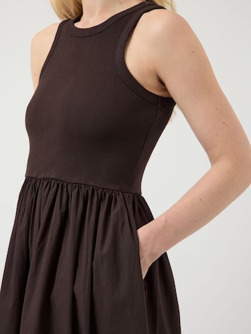 Robe 'YASMiri' YAS en marron