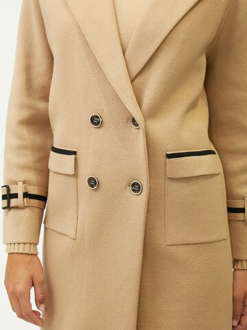 Influencer Between-seasons coat in Beige