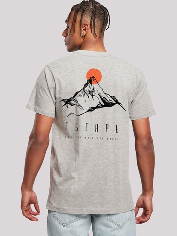 T-Shirt 'Escape Discover the World Mountain' F4NT4STIC en gris : devant