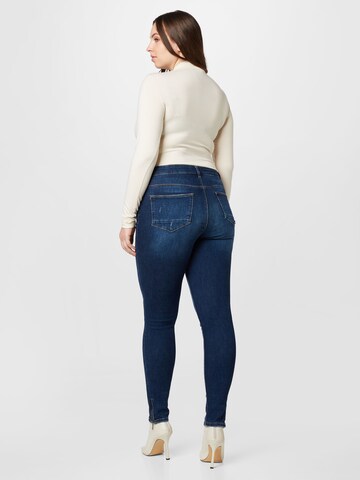 Coupe slim Jean 'KARLA' ONLY Carmakoma en bleu