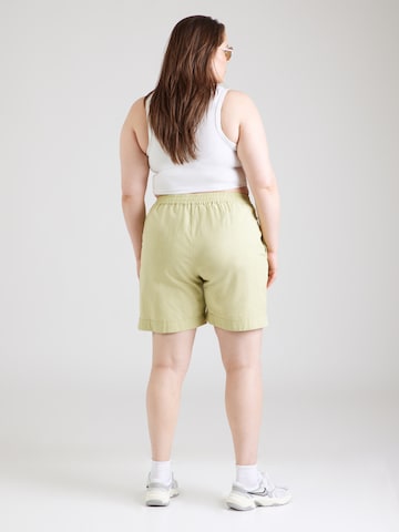 Regular Pantaloni de la ONLY Carmakoma pe verde