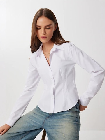 Camicia da donna di Happiness İstanbul in bianco