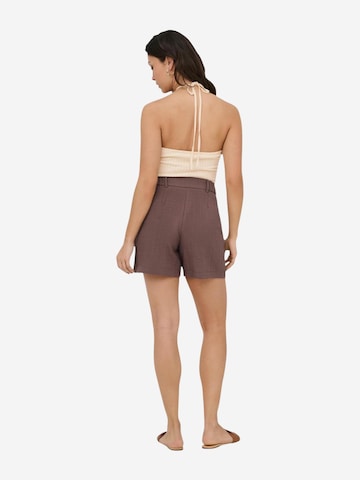 regular Pantaloni 'Onlita Hw Linen Look Shorts Tlr 15370279' di ONLY in marrone