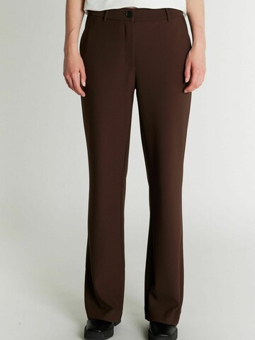 Regular Pantaloni ' ComfyOlevienne ' de la RUE de FEMME pe maro