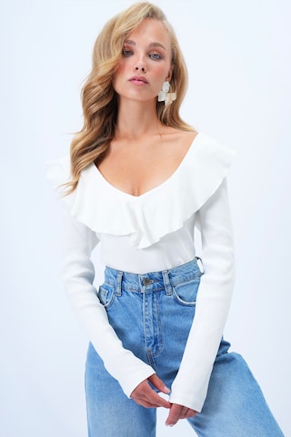 Tricou de la Trend Alaçatı Stili pe alb