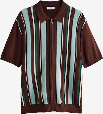 Next Neuletakki värissä punainen: etupuoli