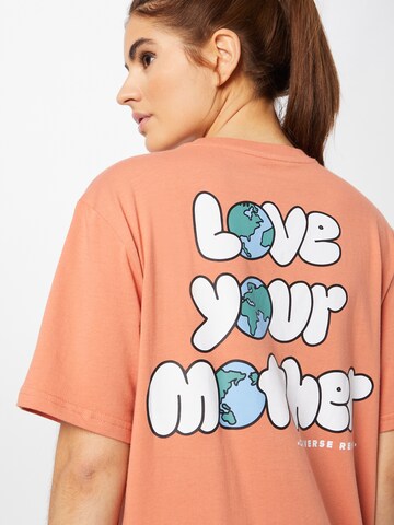 CONVERSE T-shirt 'Love Your Mother' i orange