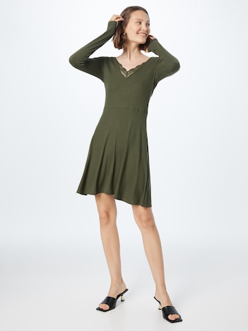 Robe 'Pauline ' ABOUT YOU en vert