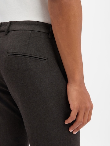 Coupe slim Pantalon 'Ajend' DRYKORN en marron