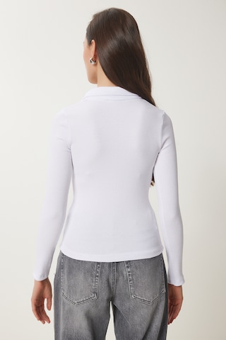 Happiness İstanbul Shirt in White