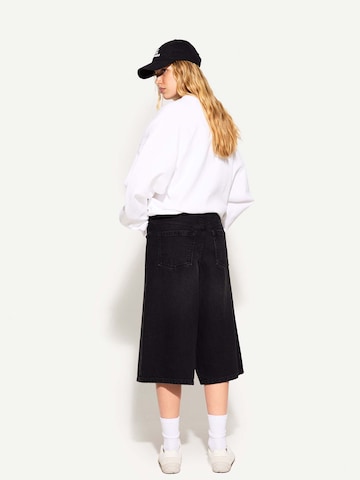 Bershka Loose fit Trousers in Black