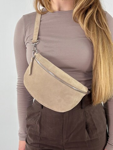 lePelou Fanny Pack 'VALENTINA medium' in Beige: front