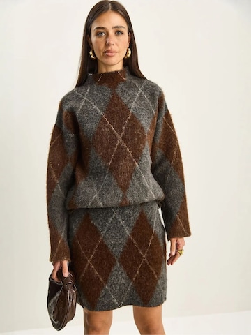 Tailleur di Bianco Lucci in marrone