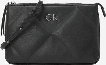 Calvin Klein - Mala de ombro em preto: frente