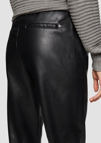 s.Oliver Tapered Broek in Zwart