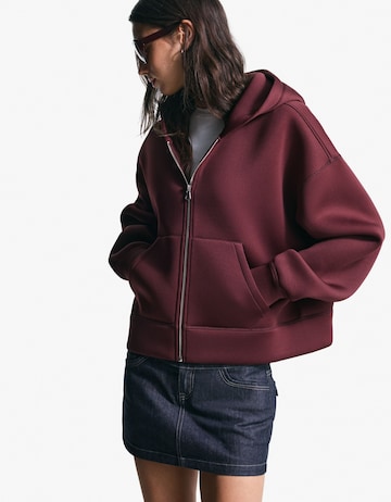 Bershka Collegetakki värissä punainen: etupuoli