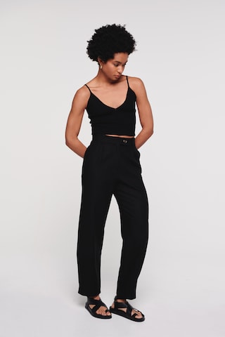 Aligne Regular Pleat-Front Pants 'Him Barrel' in Black