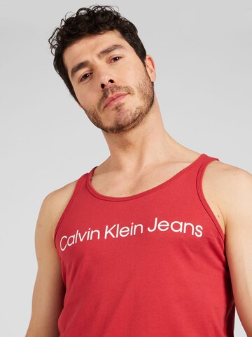 T-Shirt Calvin Klein Jeans en rouge