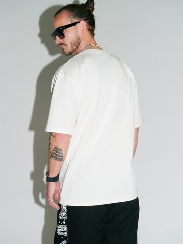 Pacemaker - Camiseta 'Adrian' en blanco