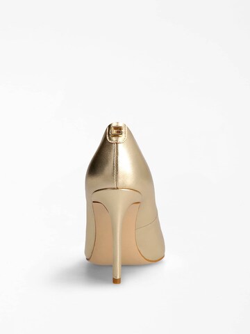 GUESS Pumps in Gold