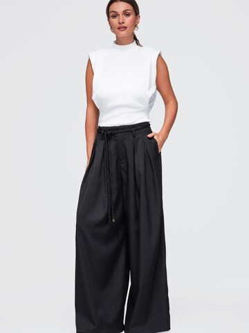 Ombre Regular Trousers in Black