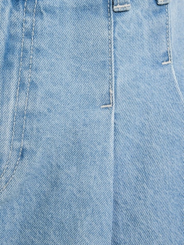 Bershka regular Jeans med lægfolder i blå