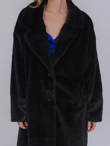 Manteau d’hiver 'Leani' FRESHLIONS en noir