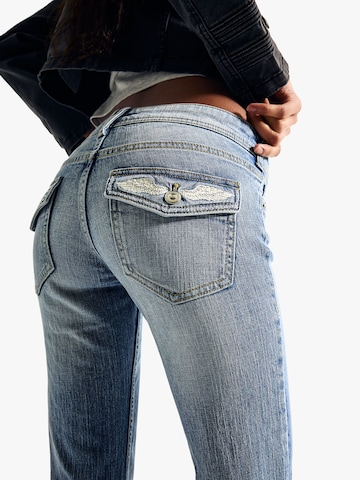 Bershka Flared Jeans i blå