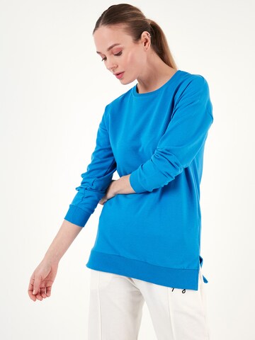 LELA Sweatshirt 'Lela' in Blau