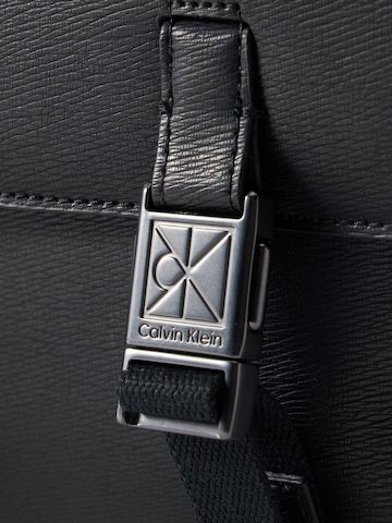 Messenger de la Calvin Klein pe negru