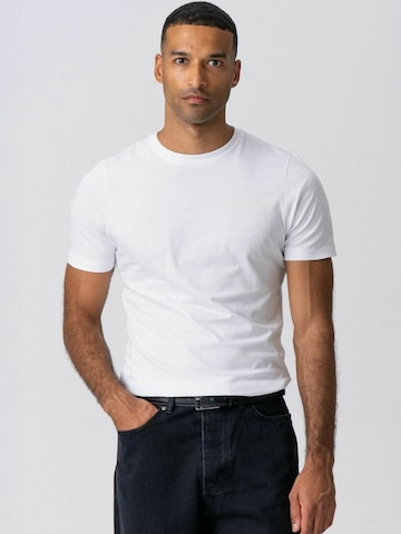 TEESHOPPEN Comfort fit Button Up Shirt ' Muscle ' in White