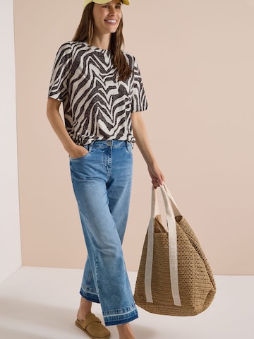 Tricou de la CECIL pe maro