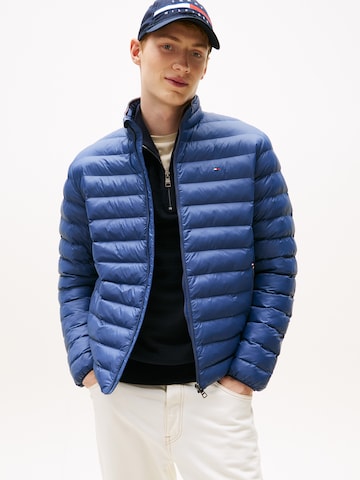TOMMY HILFIGER Преходно яке в синьо: отпред