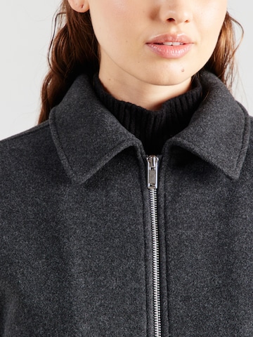Veste mi-saison Monki en gris