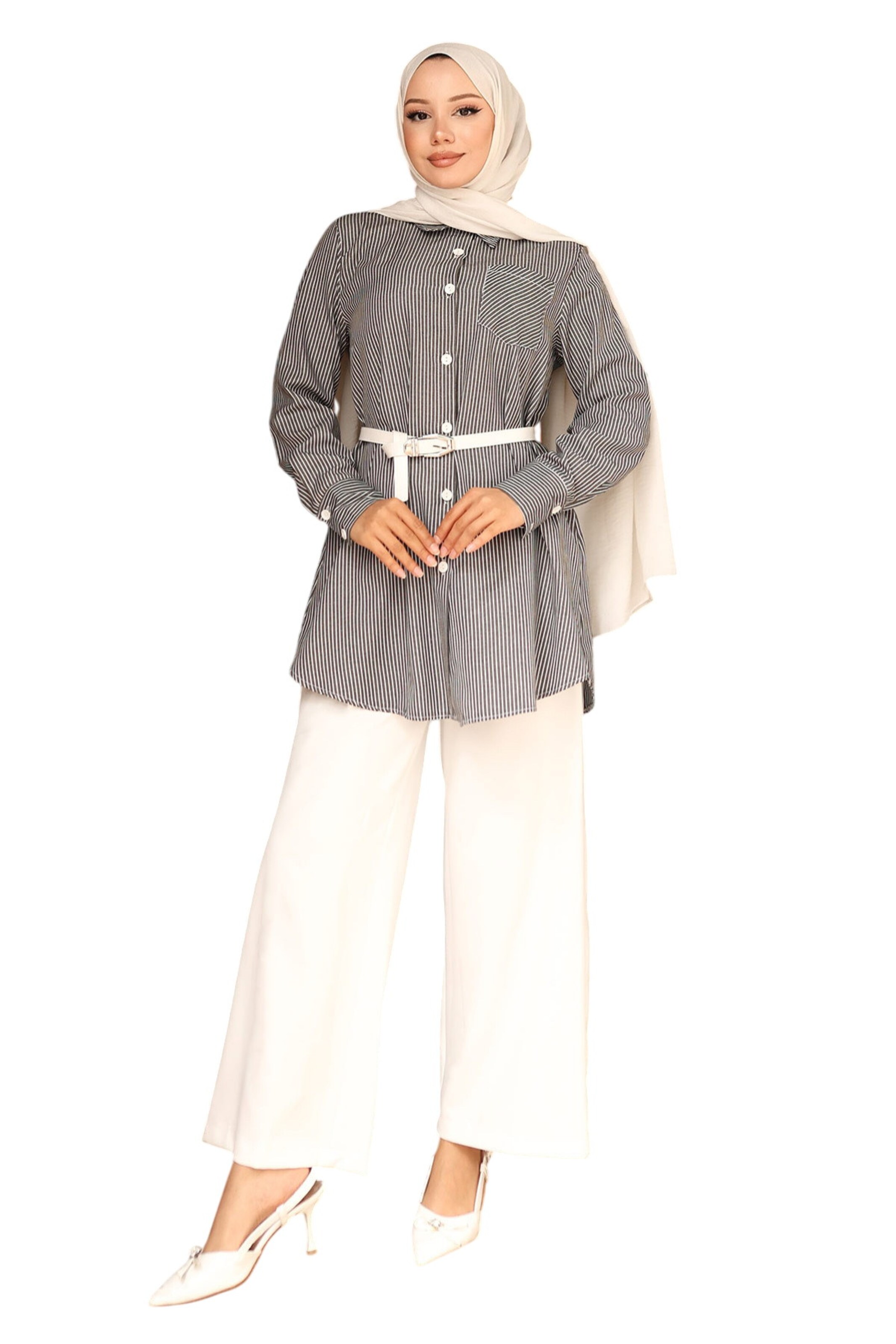 MODAMIHRAM Set in Schwarz: Vorderseite