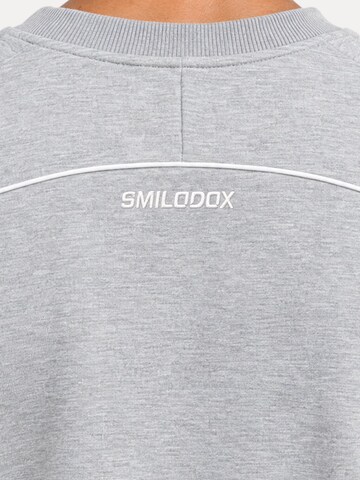 Sweat-shirt 'Brenvaro' Smilodox en gris