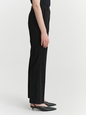 TATUUM - regular Pantalón en negro