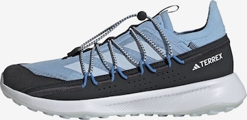Chaussure basse 'Voyager 21' ADIDAS TERREX en bleu : devant
