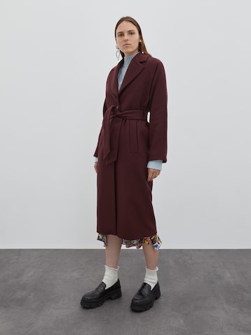 EDITED Between-Seasons Coat 'Cecilia' in Red: front