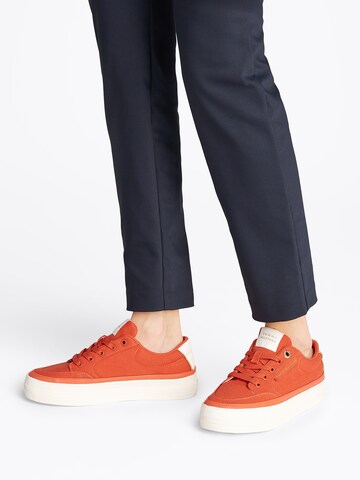 Baskets basses 'ESSENTIAL' TOMMY HILFIGER en rouge