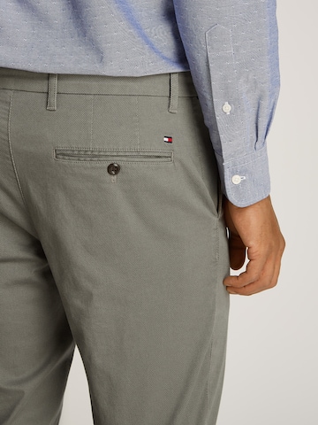 Regular Pantalon chino 'DENTON' TOMMY HILFIGER en gris