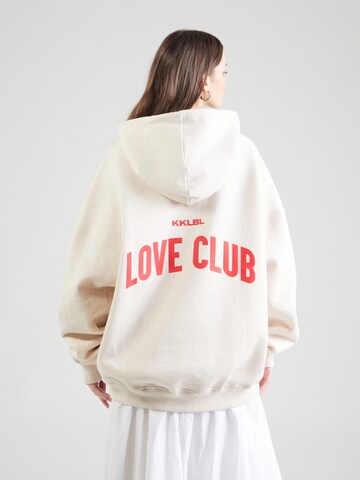 Karo KauerSweater majica 'Love Club' - bež boja: prednji dio