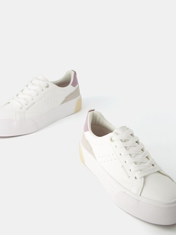 Baskets basses Bershka en blanc