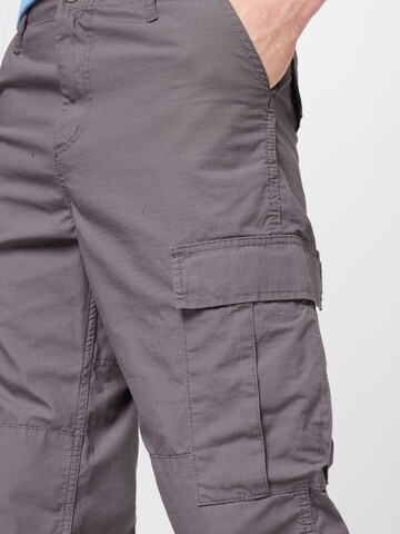 Regular Pantalon cargo Carhartt WIP en gris